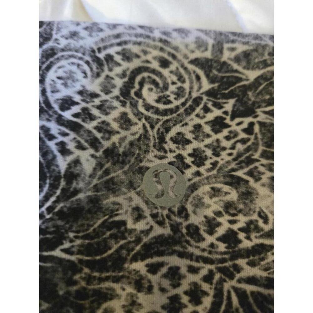 Lululemon Women's Printed capri Leggings Size 6 - Picture 3 of 4